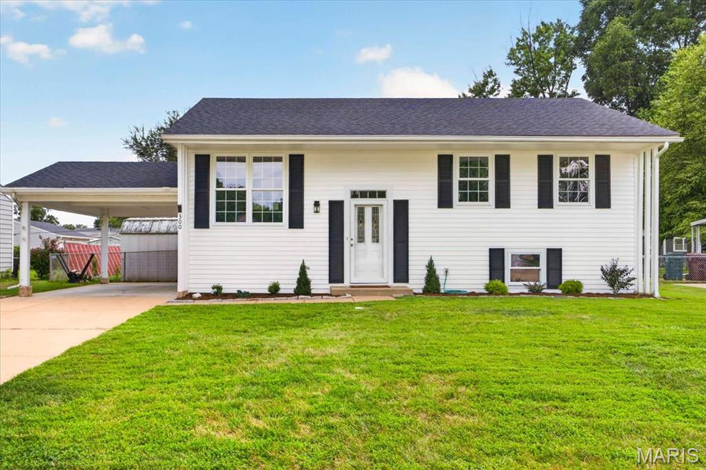 300 Chrysler Drive Property Photo 1