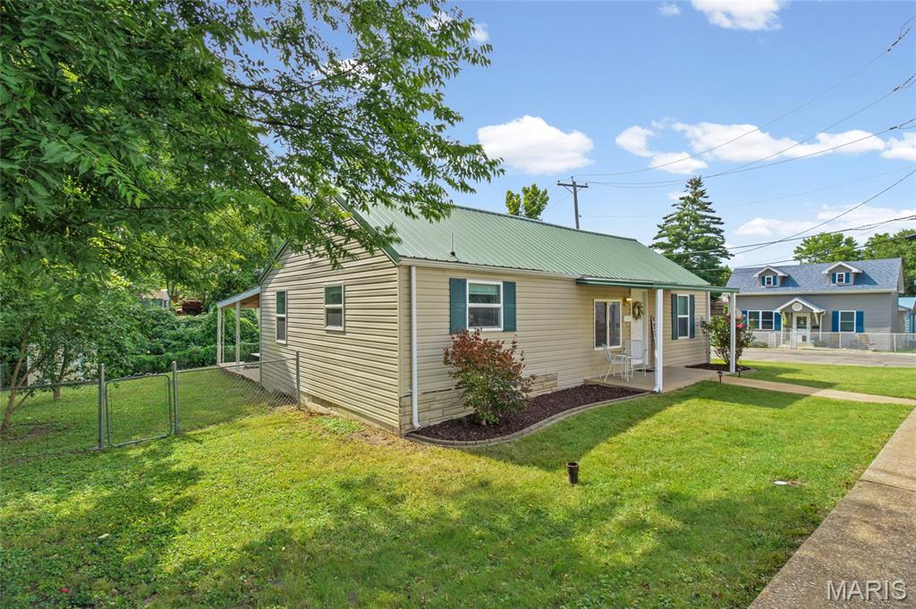 121 Chestnut Street Property Photo 3