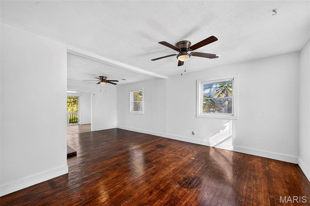 729 Beardsley Court Property Photo 4