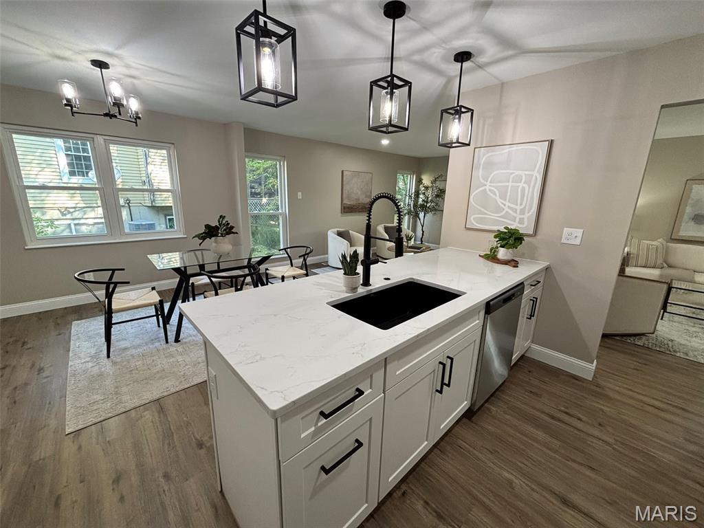 754 Carman Woods Drive Property Photo 12