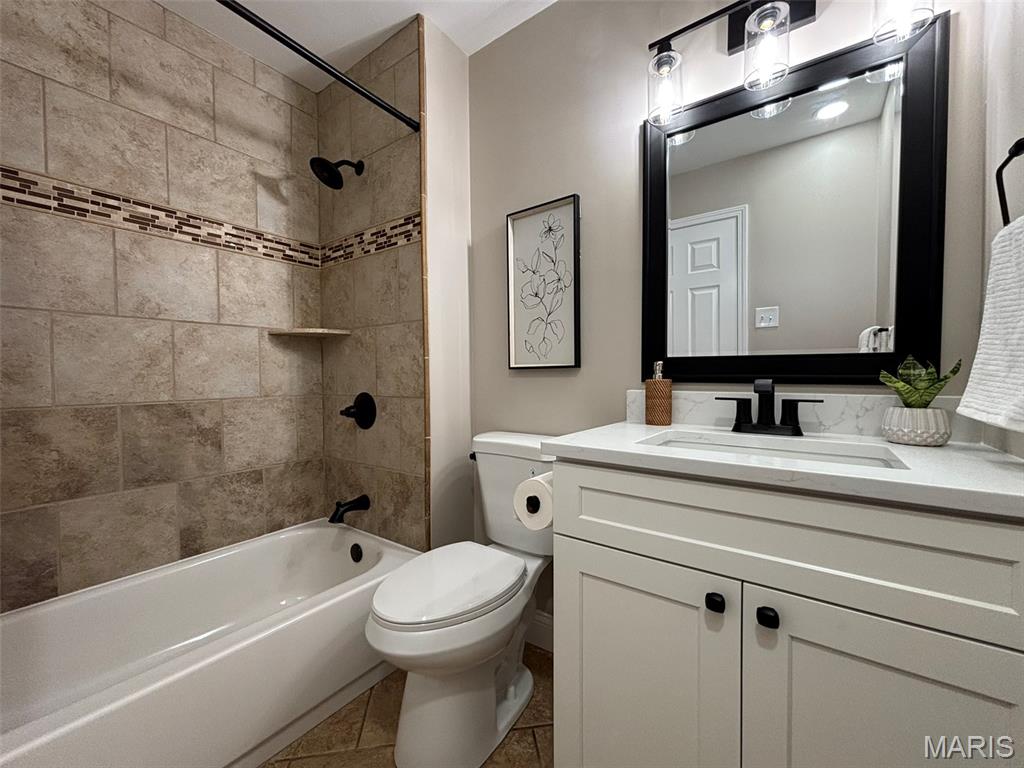 754 Carman Woods Drive Property Photo 27