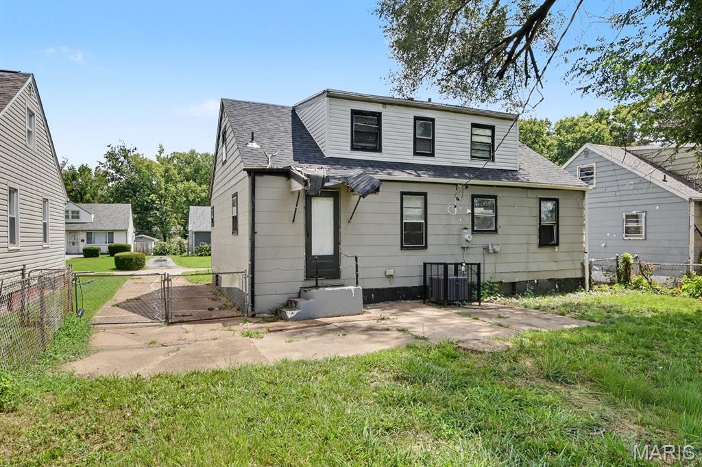 6829 Berkridge Court Property Photo 4