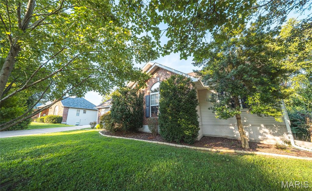 821 Cambridge Drive Property Photo 4