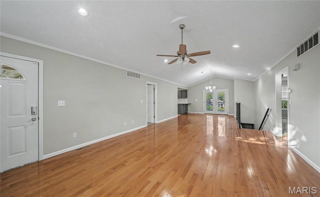 821 Cambridge Drive Property Photo 8