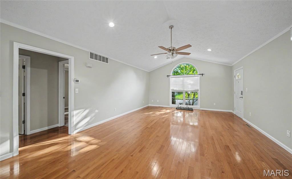 821 Cambridge Drive Property Photo 10