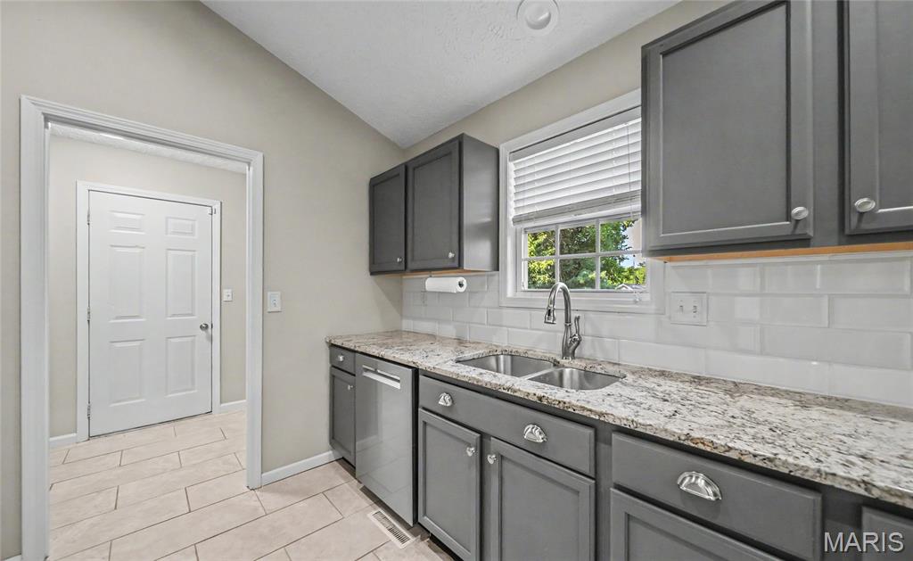 821 Cambridge Drive Property Photo 12