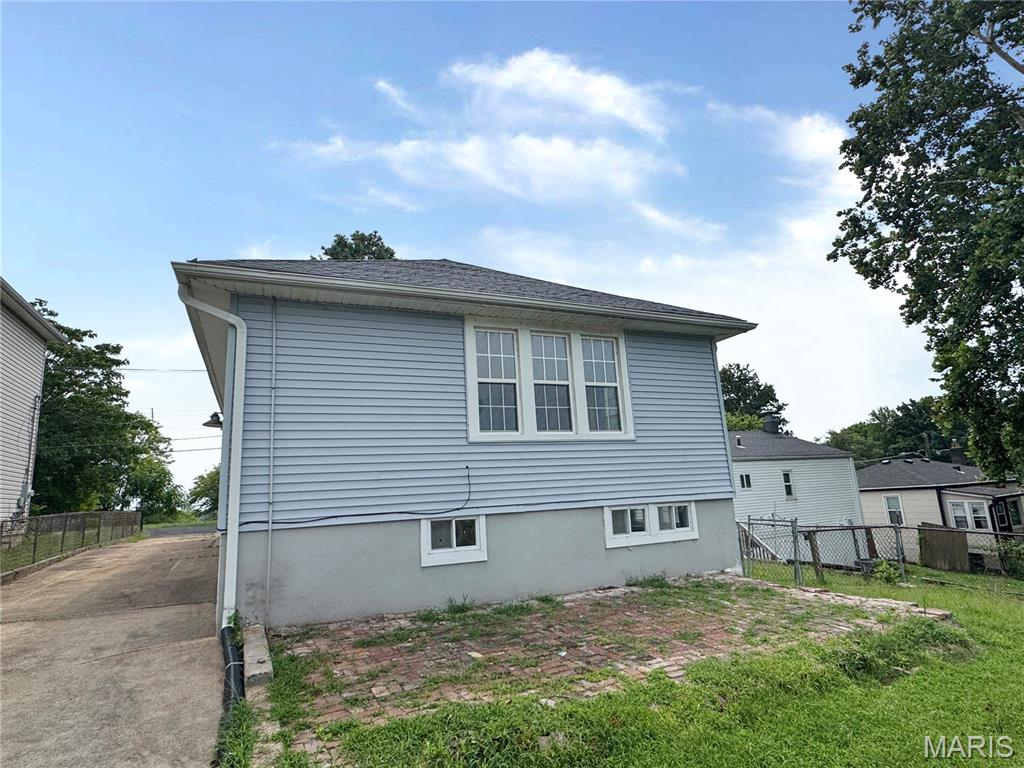 9705 Perrin Avenue Property Photo 4