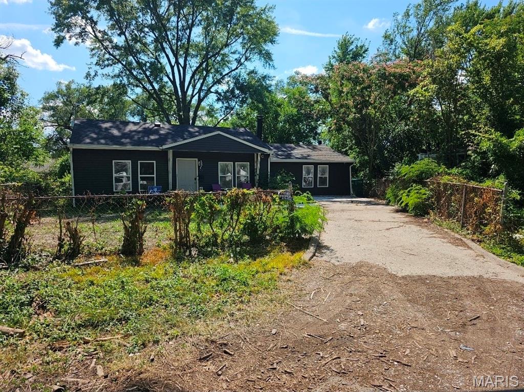 33 Helen Court Property Photo 1