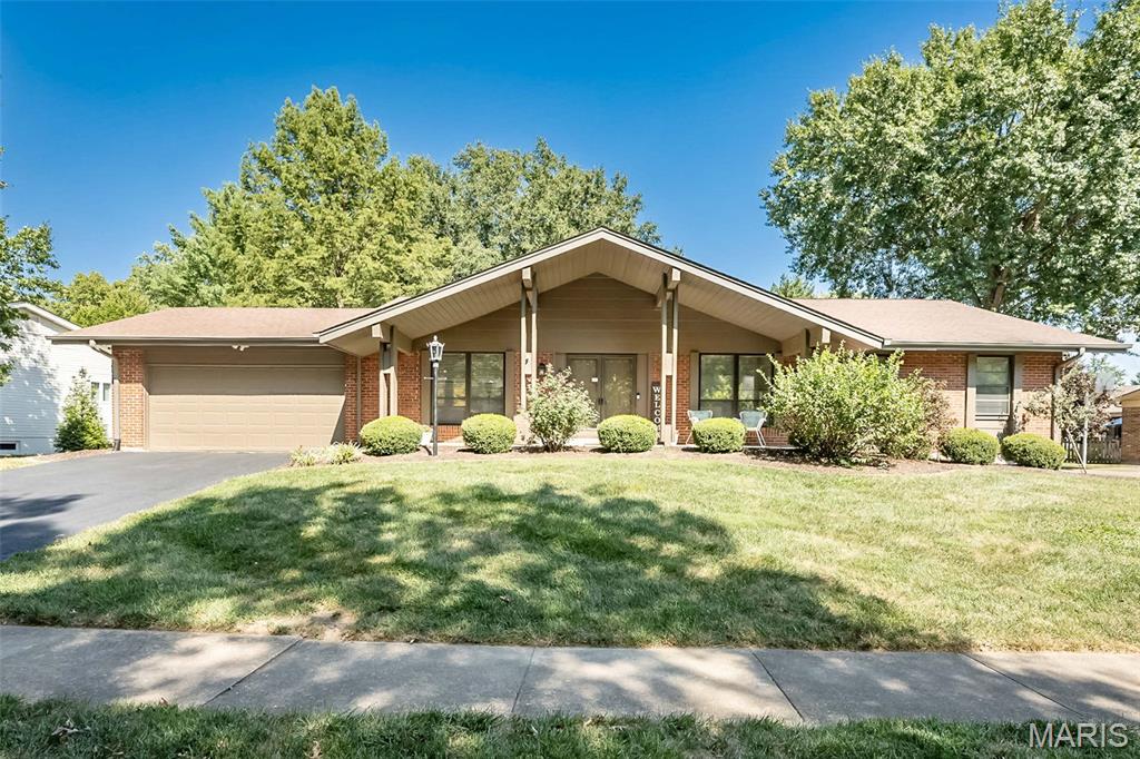 1538 Woodroyal West Drive Property Photo 1