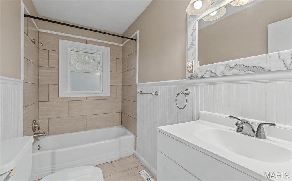 1116 E 9th Street Property Photo 4