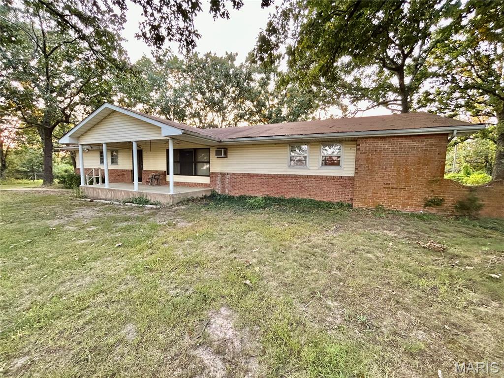 5233 Highway E Property Photo 1