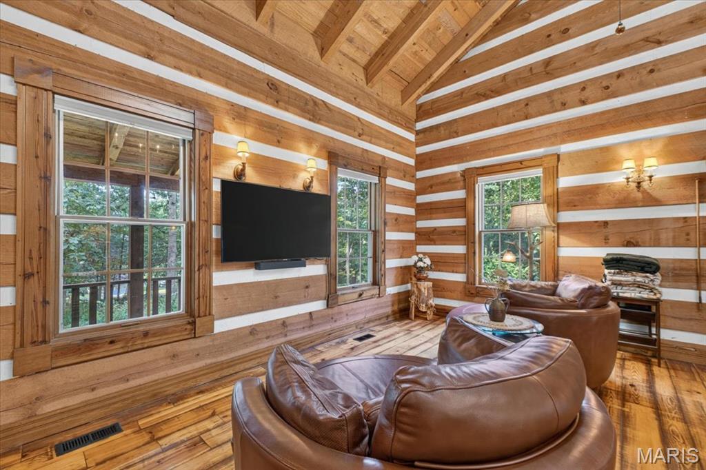 6195 N Lakeshore Drive Property Photo 7