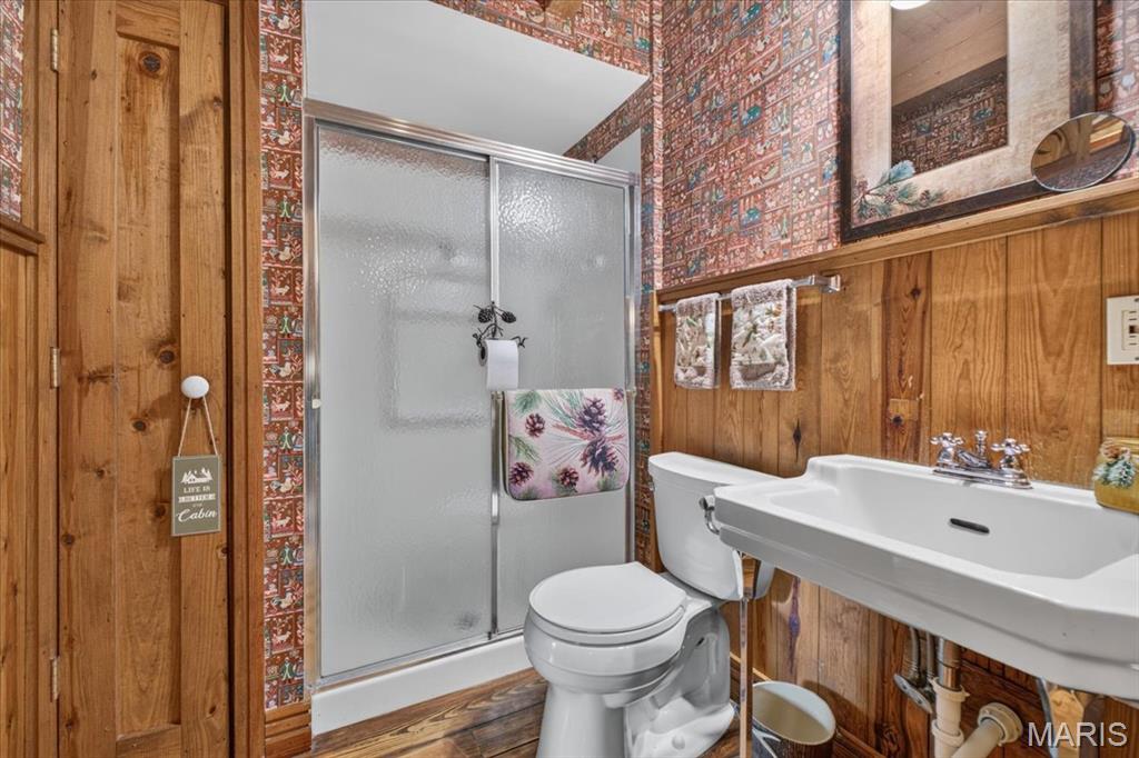 6195 N Lakeshore Drive Property Photo 13