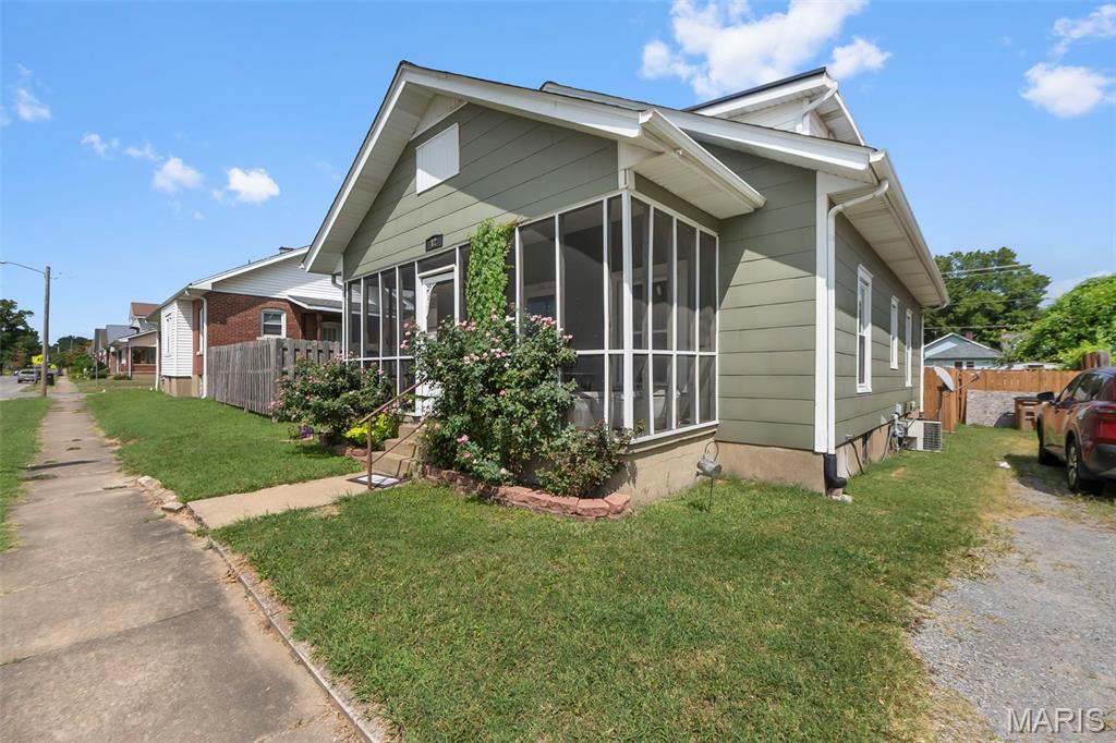 12 N West End Boulevard Property Photo 4