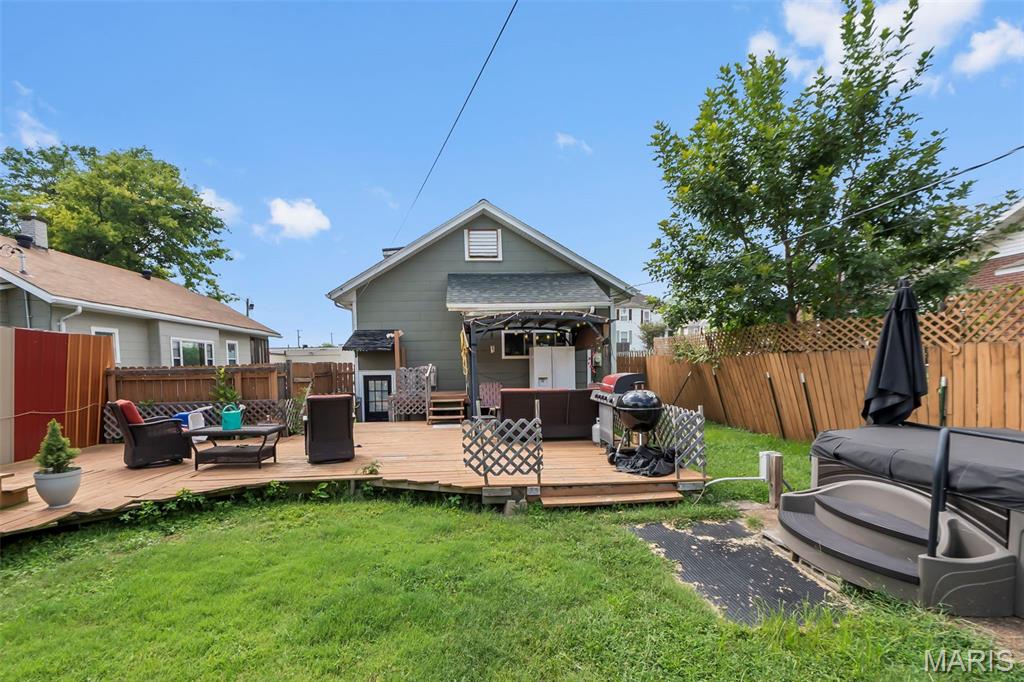 12 N West End Boulevard Property Photo 6