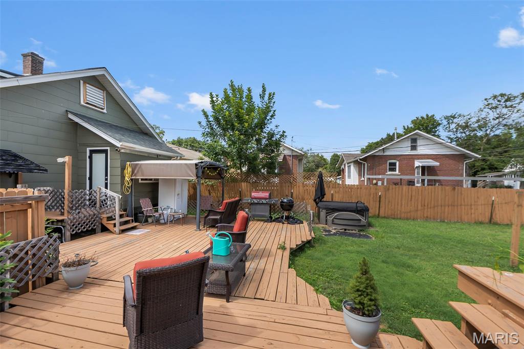12 N West End Boulevard Property Photo 7