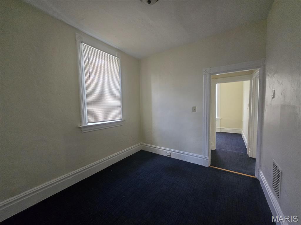 3924 Sullivan Avenue Property Photo 4