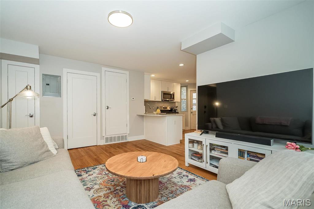7537 Buckingham Drive Property Photo 4