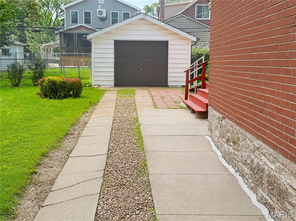 4950 Hummelsheim Avenue Property Photo 4