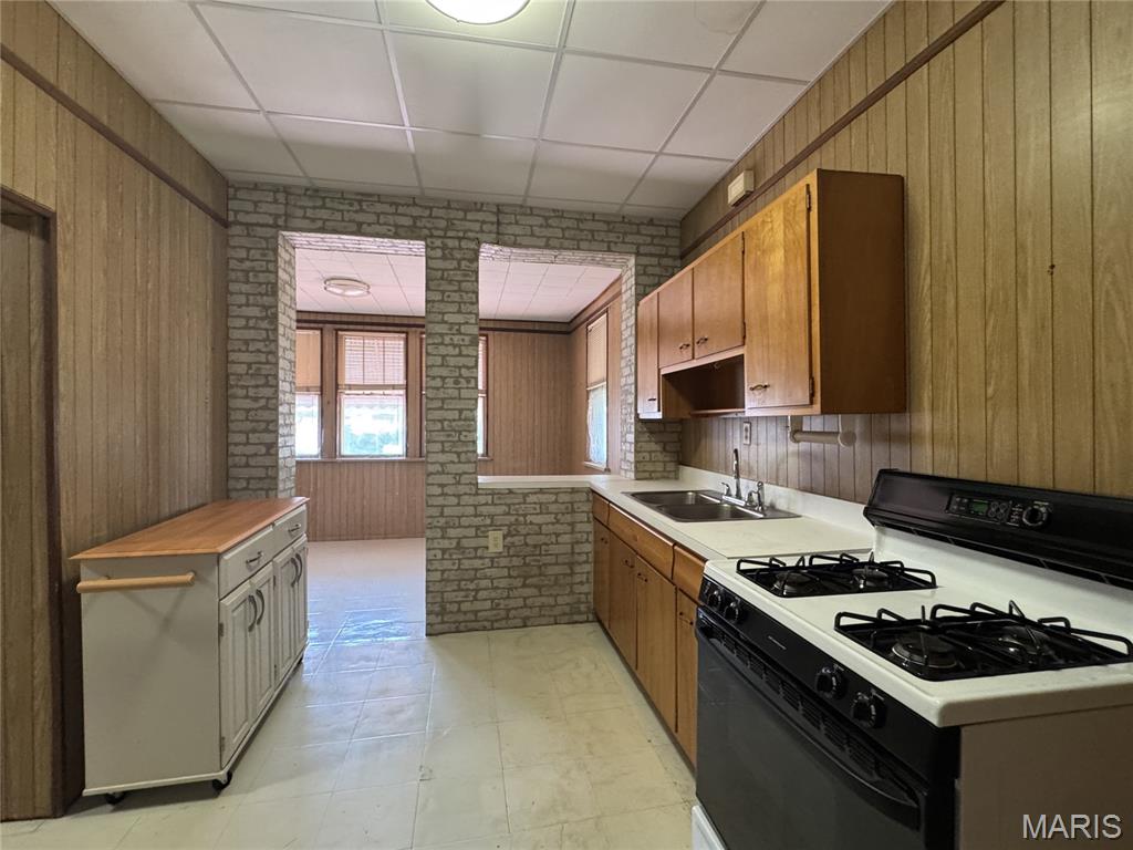 4950 Hummelsheim Avenue Property Photo 14