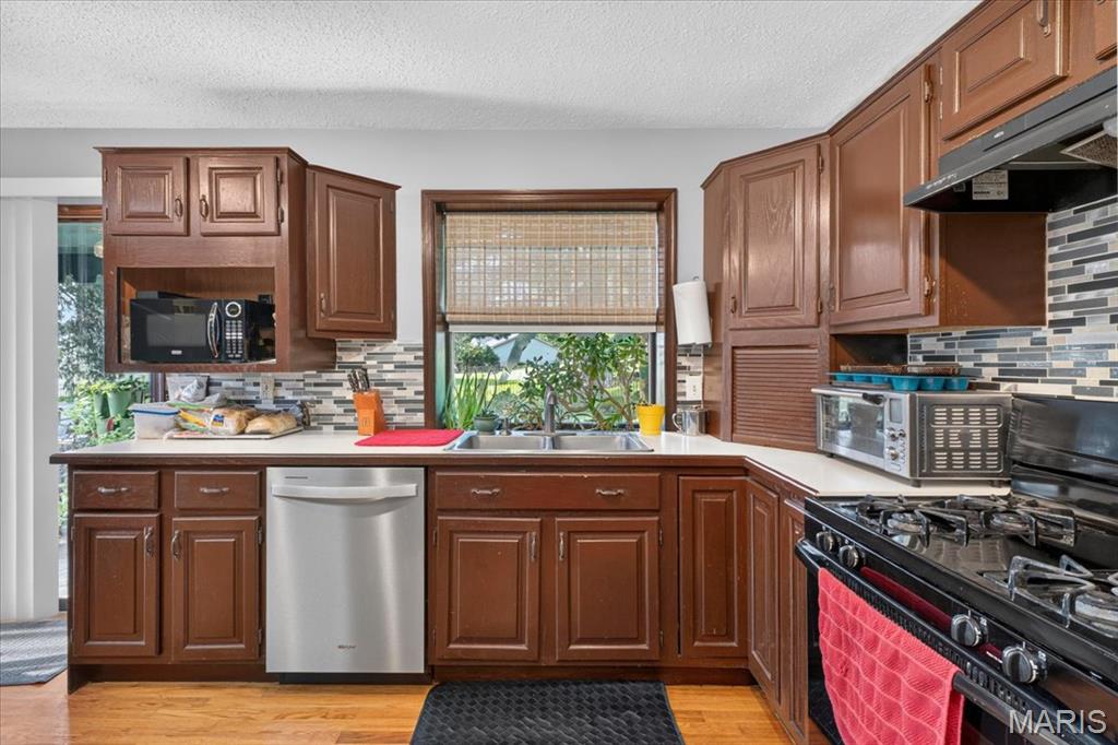 4482 Dantonaire Place Property Photo 10