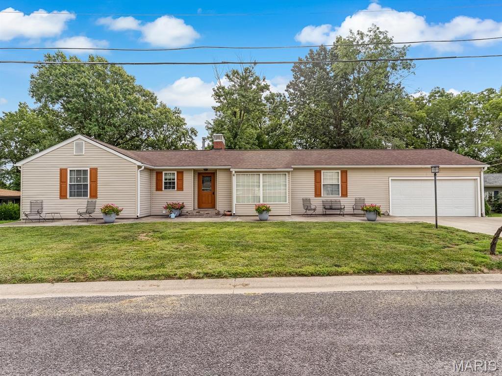 138 E Crestview Drive Property Photo 1