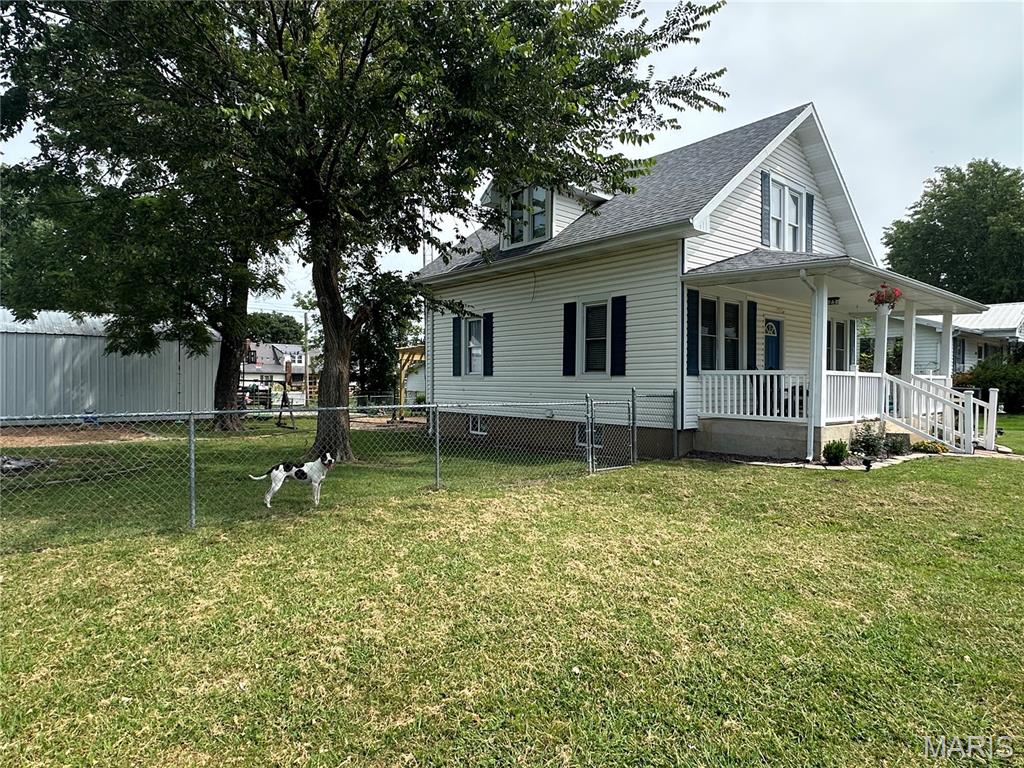 205 E Monroe Property Photo 3