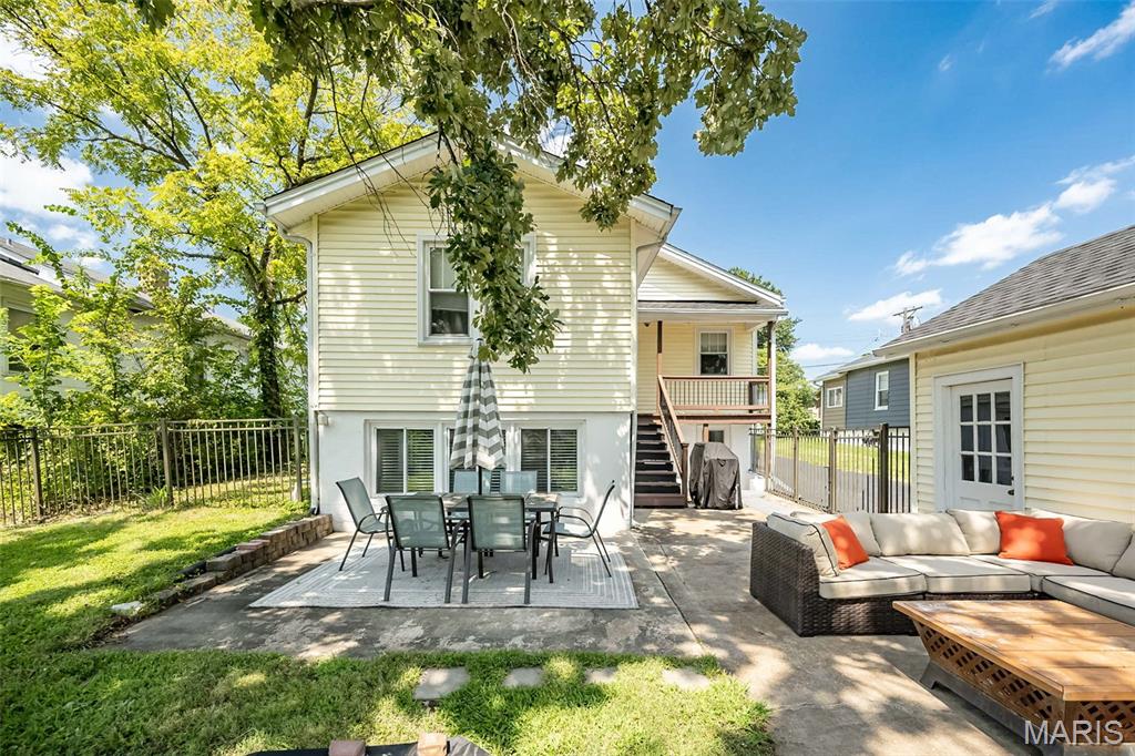 8834 Pine Avenue Property Photo 2