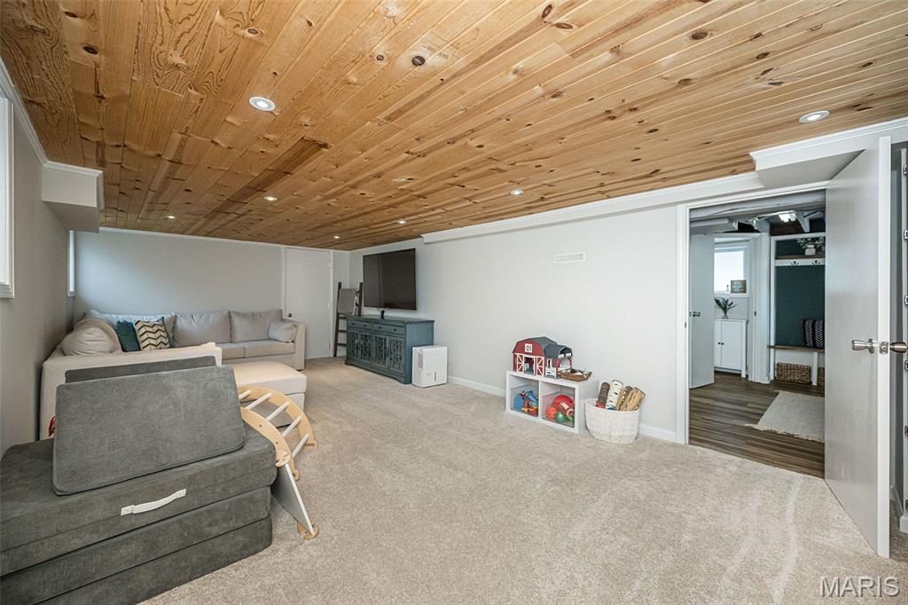 8834 Pine Avenue Property Photo 17