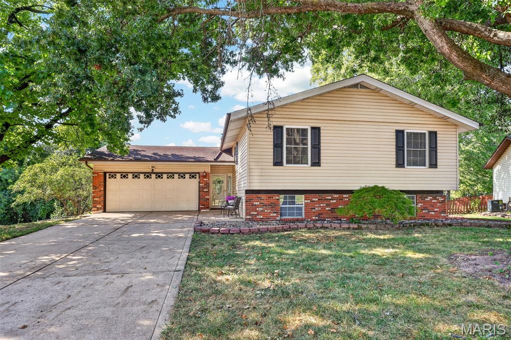 42 Bridgeport Drive Property Photo