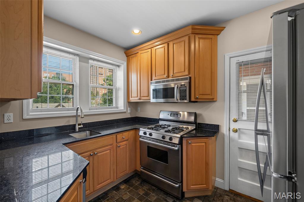 7563 Oxford Drive 3s Property Photo 13