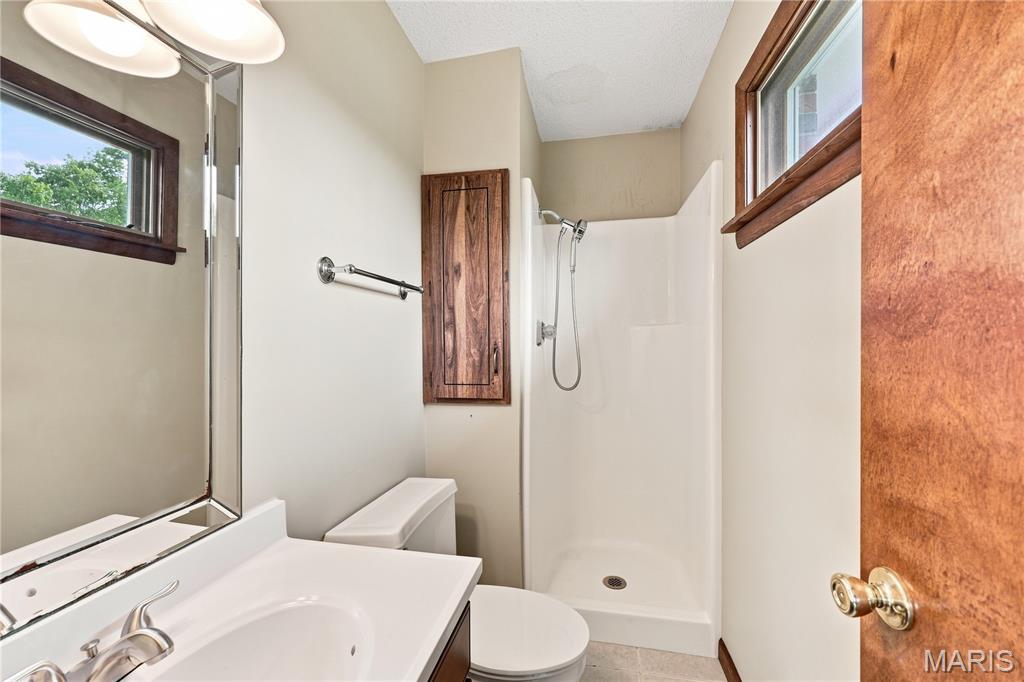 210 E 12th Street Property Photo 18