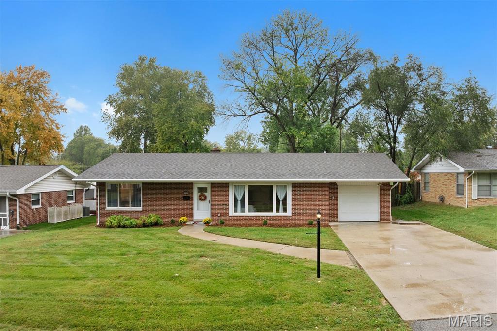 925 Moreland Drive Property Photo 1