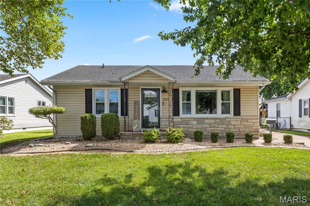 209 Lee Street Property Photo 1