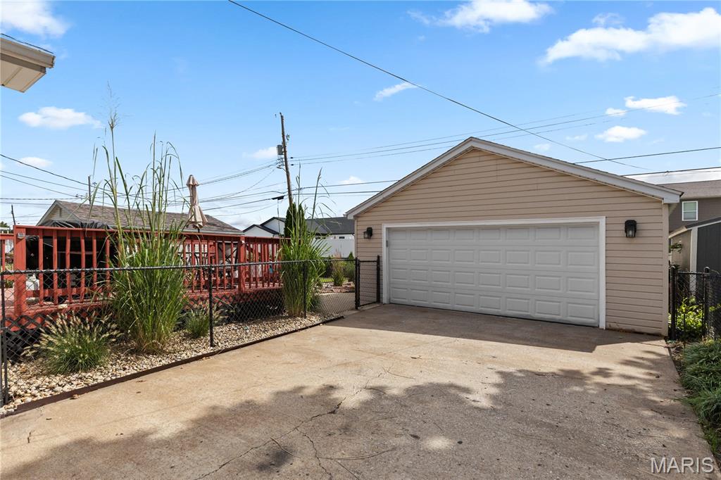 209 Lee Street Property Photo 25