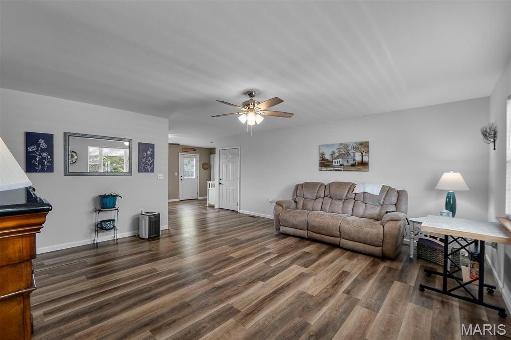 100 Harris Drive Property Photo 2