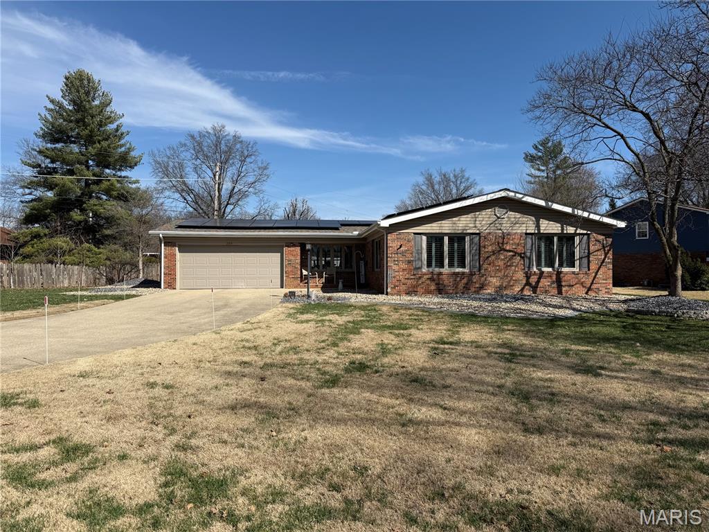 2304 Fontaine Drive Property Photo 2