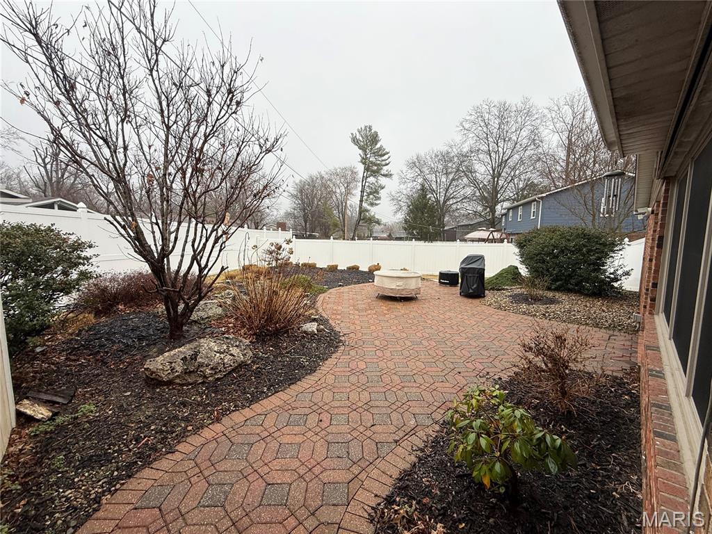 2304 Fontaine Drive Property Photo 25