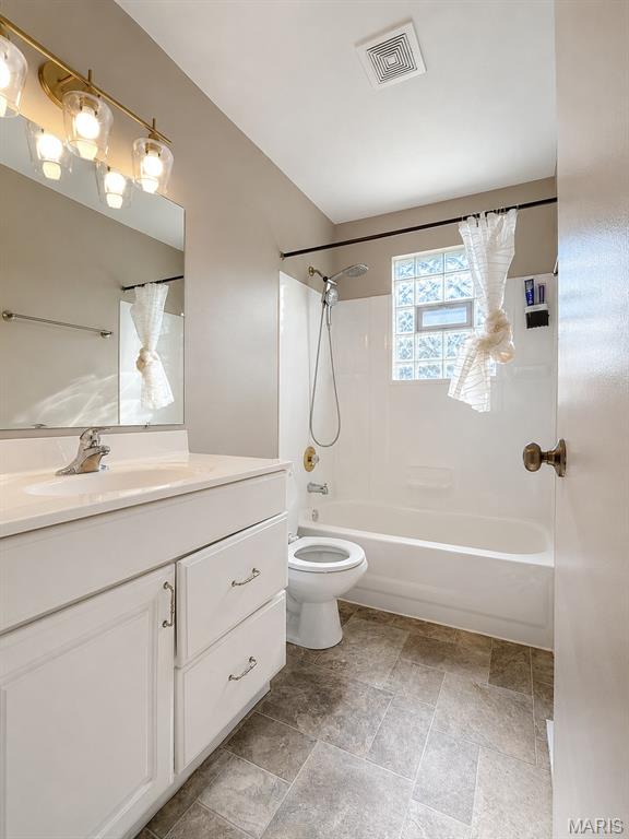 9775 Radio Drive Property Photo 3