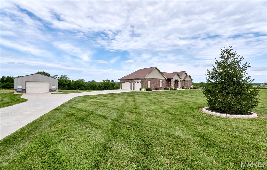 21 Pheasant Pointe Drive Property Photo 4