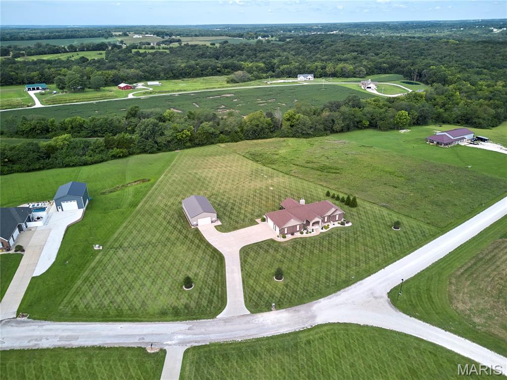 21 Pheasant Pointe Drive Property Photo 5