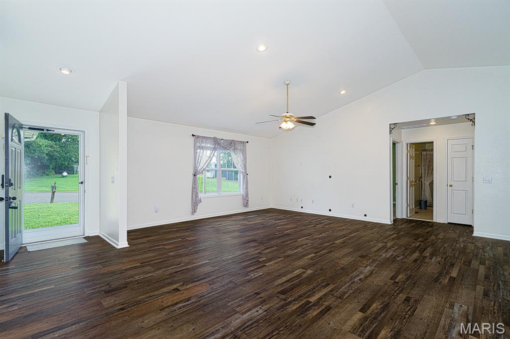 573 Maplewood Drive Property Photo 4