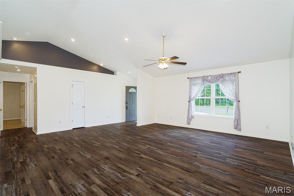 573 Maplewood Drive Property Photo 5