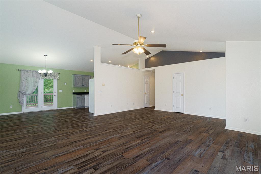 573 Maplewood Drive Property Photo 6