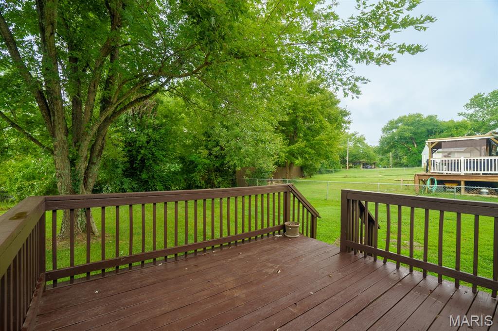 573 Maplewood Drive Property Photo 11