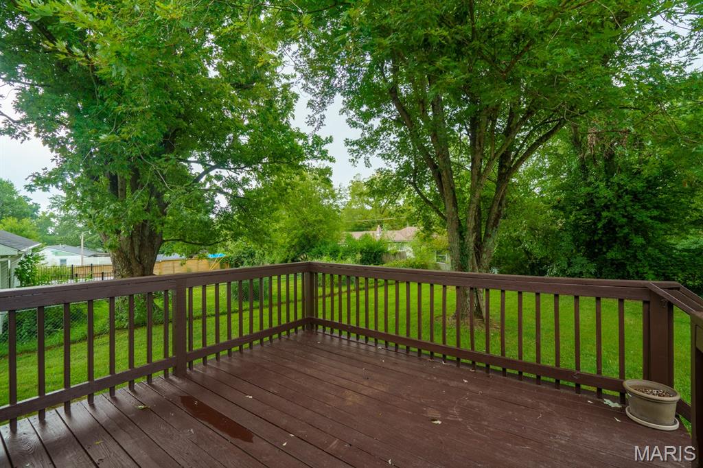 573 Maplewood Drive Property Photo 12