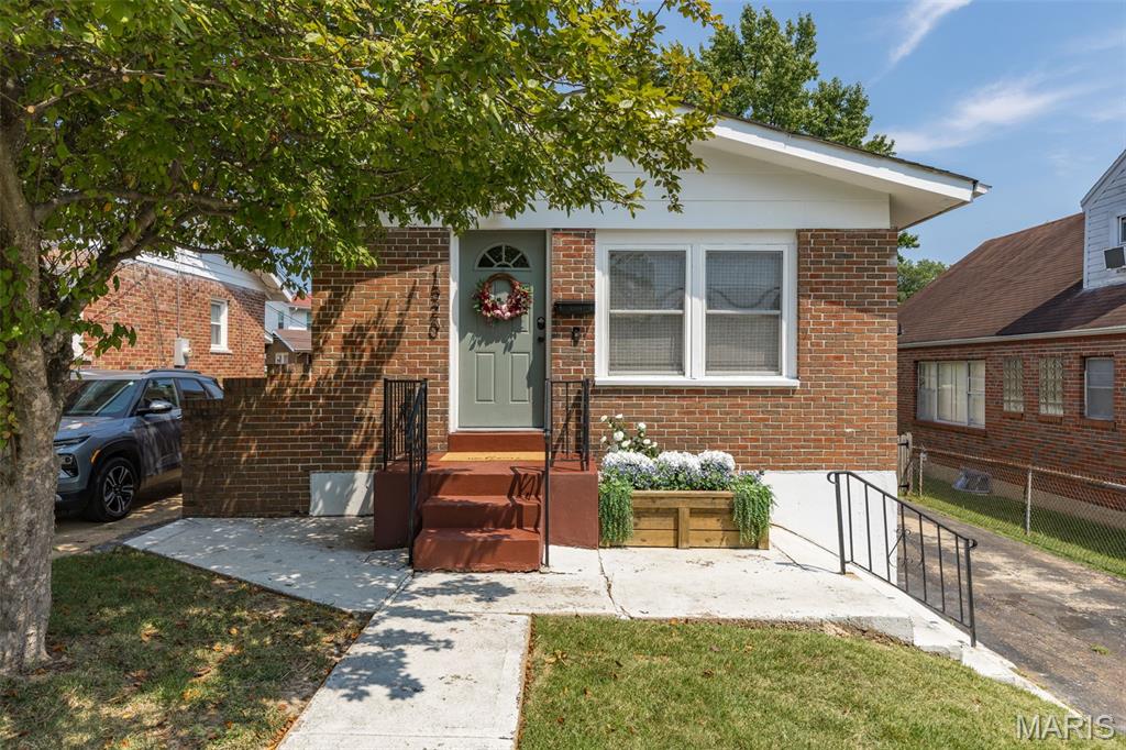 1520 Bredell Avenue Property Photo 1