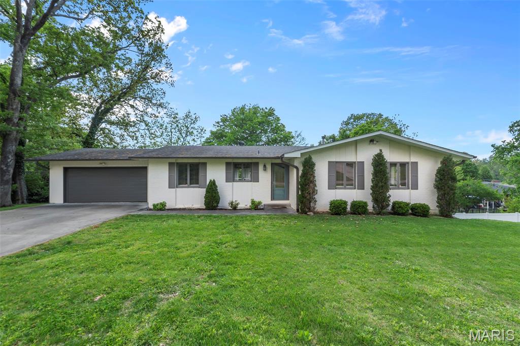 1107 S Shawnee Boulevard Property Photo 1