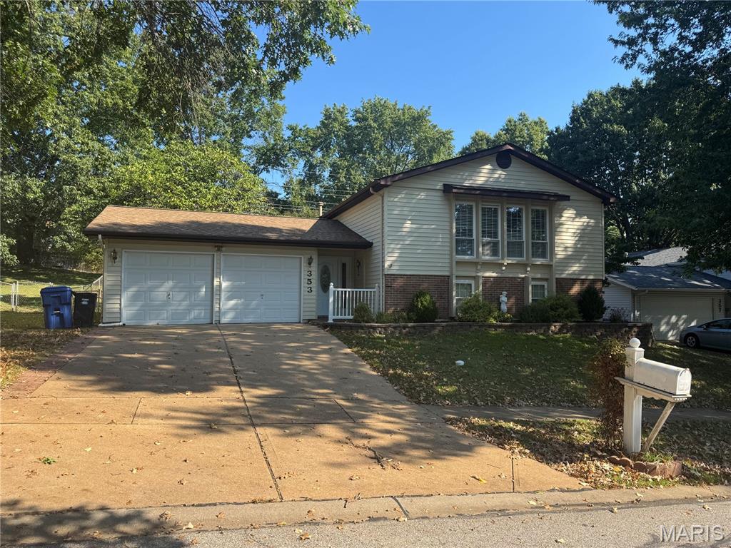 353 Bellestri Drive Property Photo 1