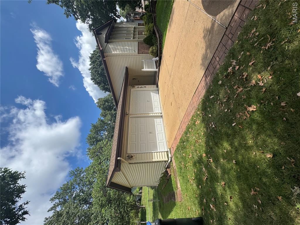353 Bellestri Drive Property Photo 3